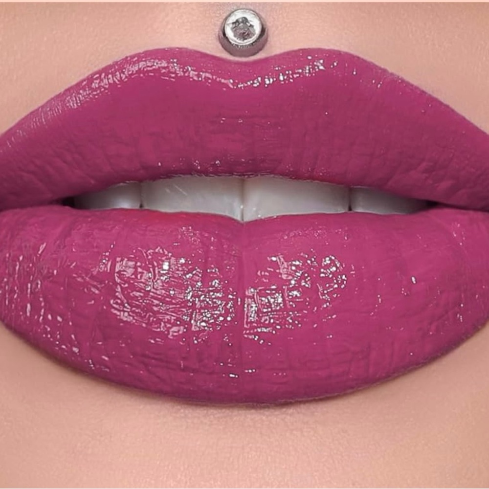 Jeffree Star Vibrant Pink Lip gloss